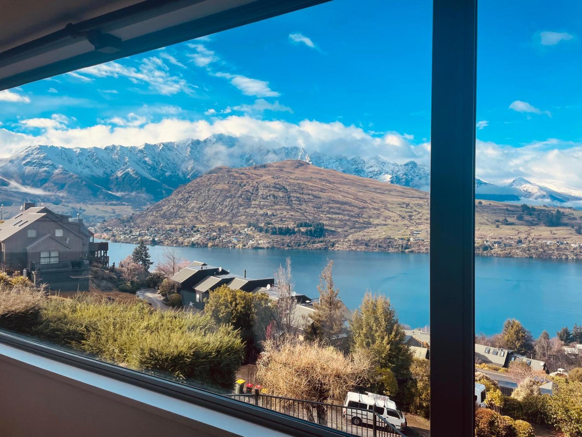 Ming'S Lakeside Goldleaf Suites Квінстаун Екстер'єр фото