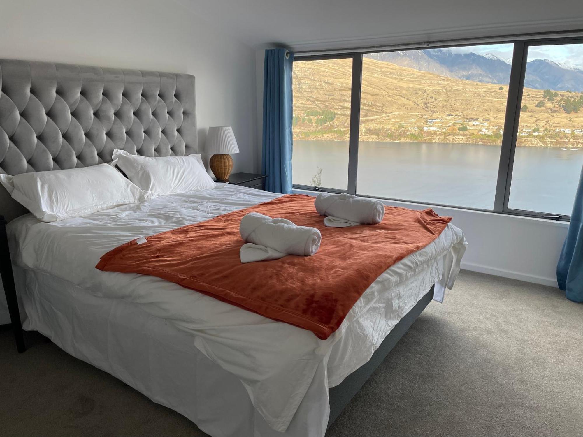 Ming'S Lakeside Goldleaf Suites Квінстаун Екстер'єр фото